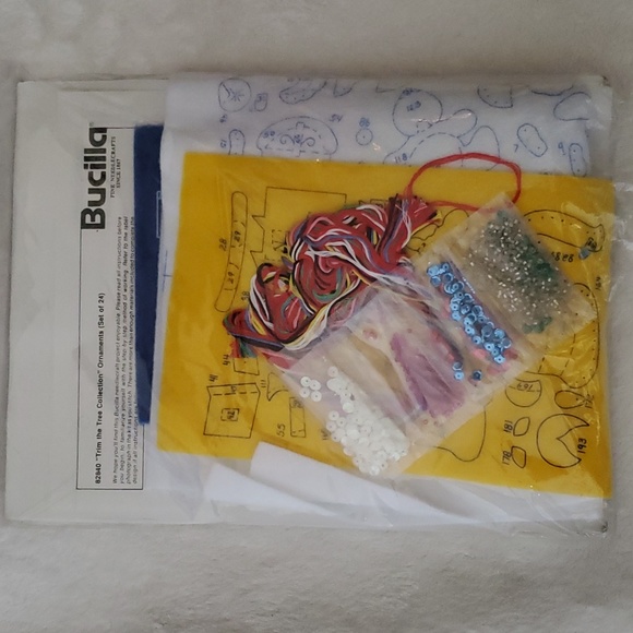 VTG 1990 Bucilla Christmas~Trim the Tree Collection~24 Felt Ornament Kit! 82840 - Picture 3 of 3